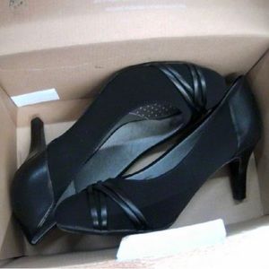 Lifestride Pascal pumps size 7.5. Brand new in box.